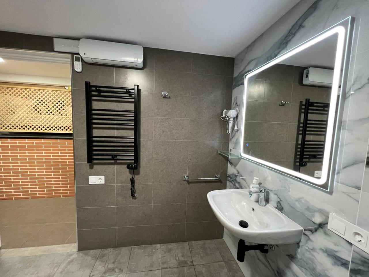 Carcaixent 24 Lejlighedshotel Valencia Eksteriør billede