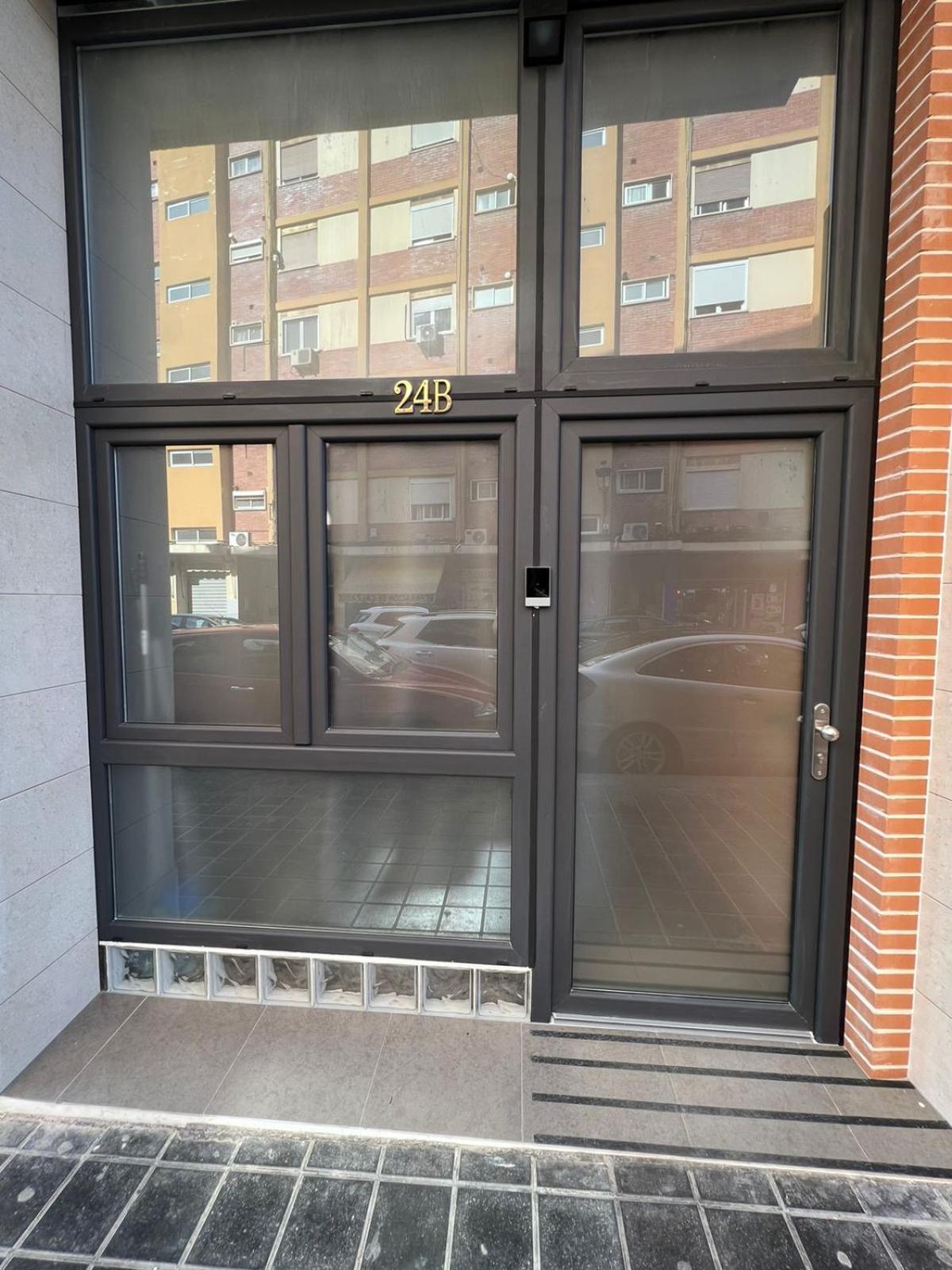 Carcaixent 24 Lejlighedshotel Valencia Eksteriør billede